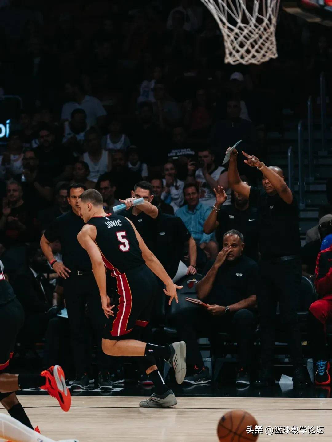 包含转折点迈阿密热火队长鼓劲,NBA季后赛转会期攻防权衡,悬念犹存,赛季目标并未改变的词条 包含转折点迈阿密热火队长鼓劲,NBA季后赛转会期攻防权衡,悬念犹存,赛季目标并未改变的词条