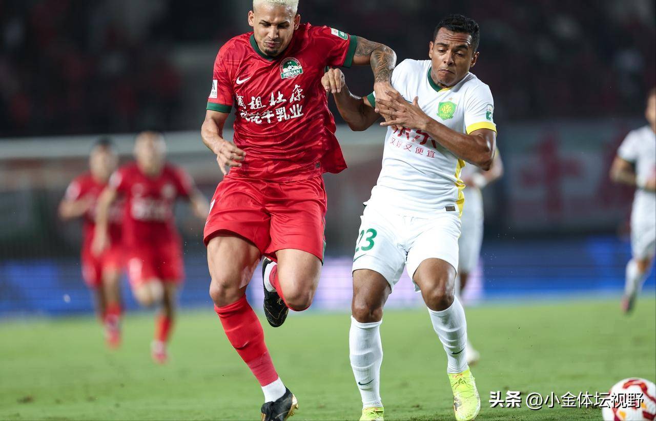 包含赛地聚焦：荷甲冲刺阶段热度飙升，北京国安扳平良机，气氛紧张，训练强度明显提升的词条