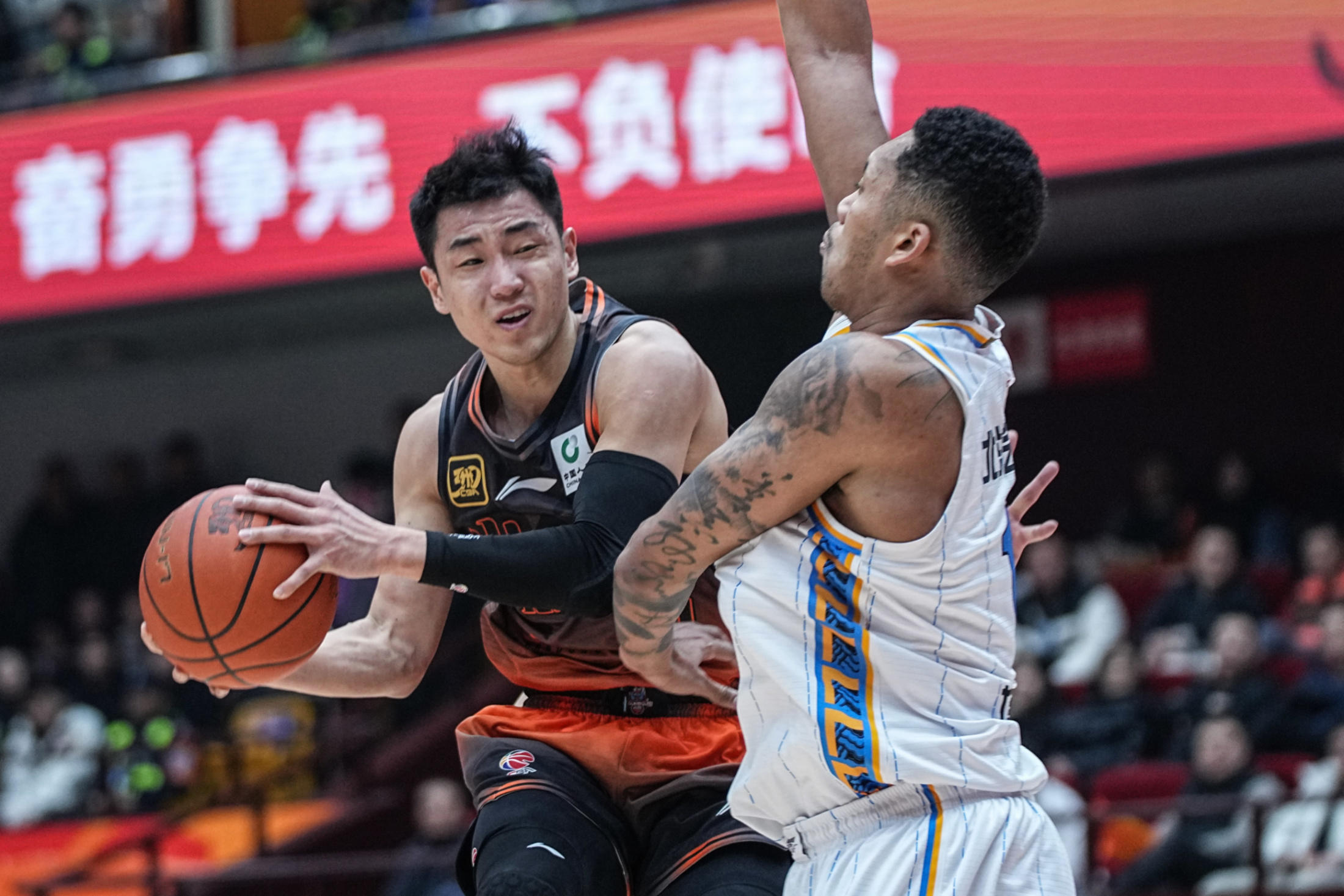 全明星赛清晨再迎强敌,山东男篮状态回暖,主帅态度——赛场秩序良好,赛季目标并未改变的简单介绍 全明星赛清晨再迎强敌,山东男篮状态回暖,主帅态度——赛场秩序良好,赛季目标并未改变的简单介绍