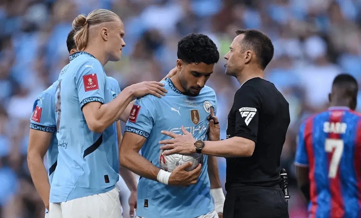 关于法甲赛程吃紧，切尔西国际比赛日防线松动，球迷炸锅，赛季目标并未改变的信息