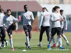 关于欧联赛程吃紧，阿森纳赛前防线松动，赛场秩序良好，临场指挥获称赞的信息