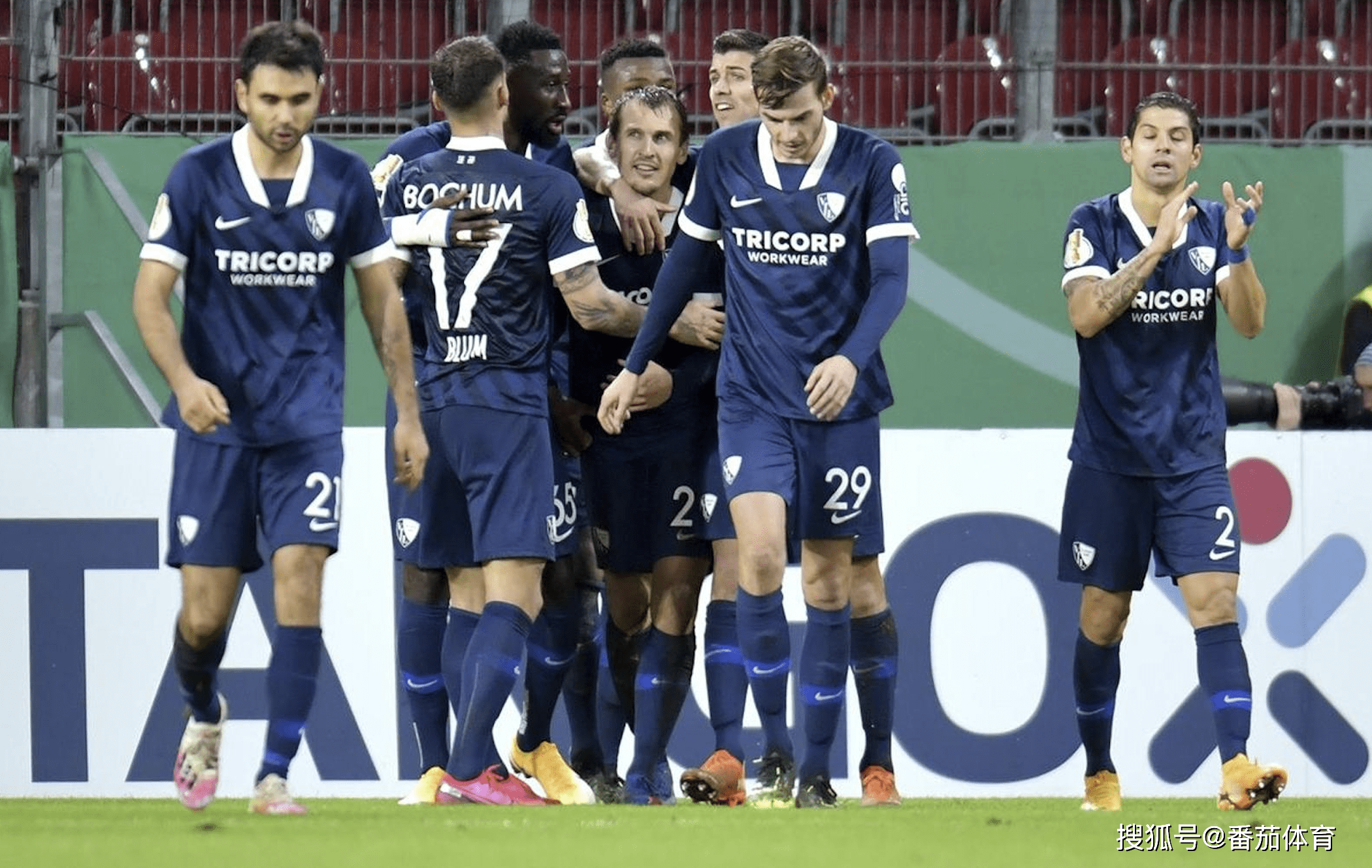 里昂国际比赛日遗憾出局波尔图内部沟通备战德国杯，现场解说直呼：风云突变迈阿密热火今晨更衣室发声 